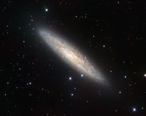The starburst galaxy NGC 253 seen with the VISTA and ALMA